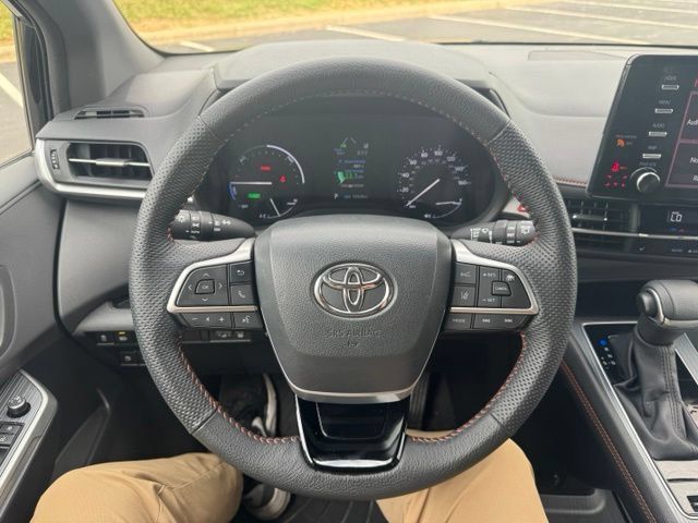 Used 2023 Toyota Sienna XSE AWD/4WD image 23