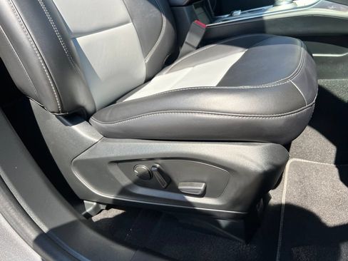 Used 2024 Ford Explorer XLT w/ Equipment Group 202A AWD/4WD image 23