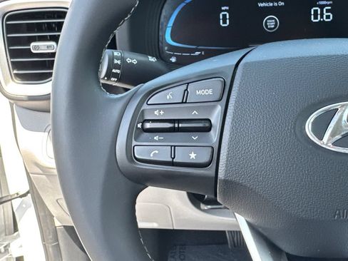 Used 2025 Hyundai Venue SEL FWD image 26