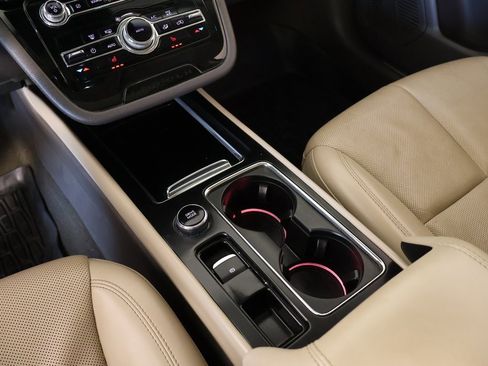 Used 2021 Lincoln Corsair Standard w/ Premium Package image 9