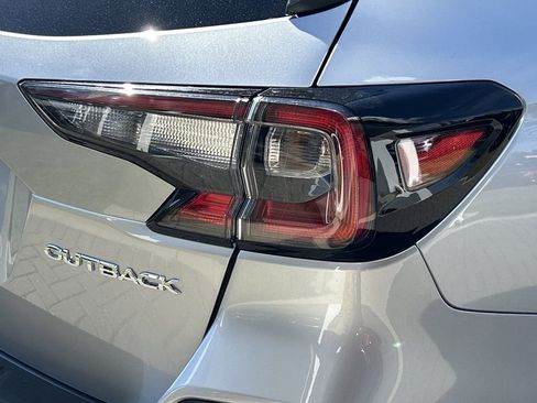 Used 2025 Subaru Outback Premium w/ Popular Package #1A image 9