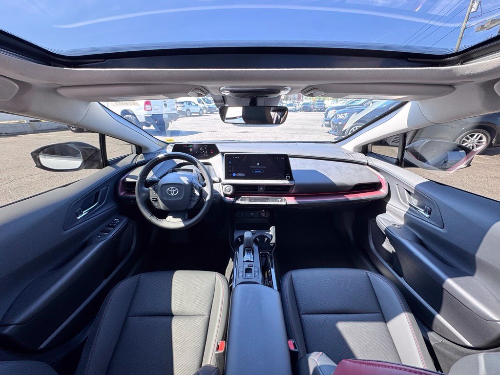 Used 2025 Toyota Prius Plug-In Hybrid FWD image 25