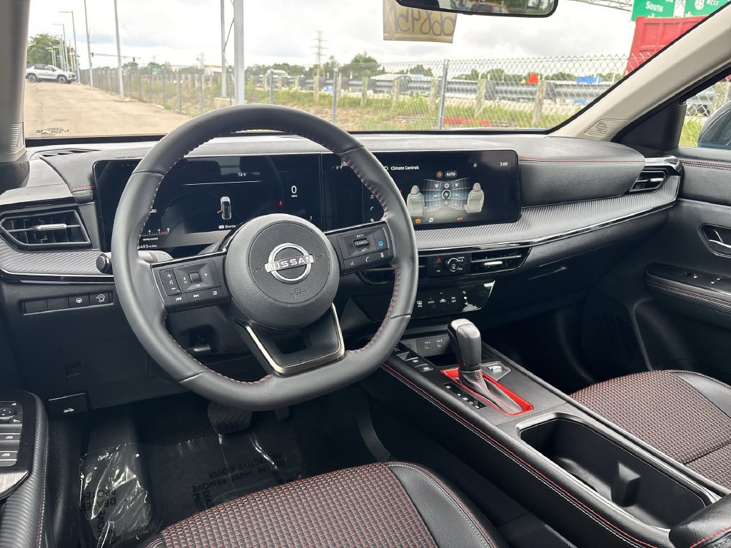 Certified 2025 Nissan Kicks SR FWD image 18