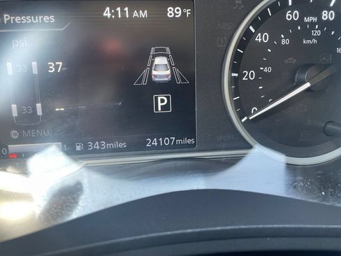 Used 2025 Nissan Versa SV FWD image 38