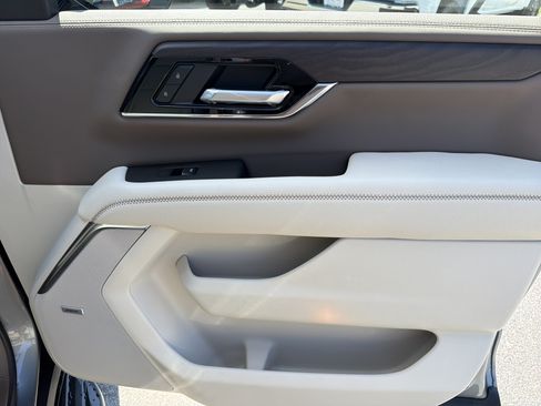 New 2026 GMC Yukon XL Denali w/ Advanced Technology Package AWD/4WD image 15