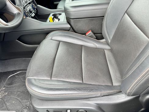 Used 2024 Chevrolet Tahoe High Country image 10