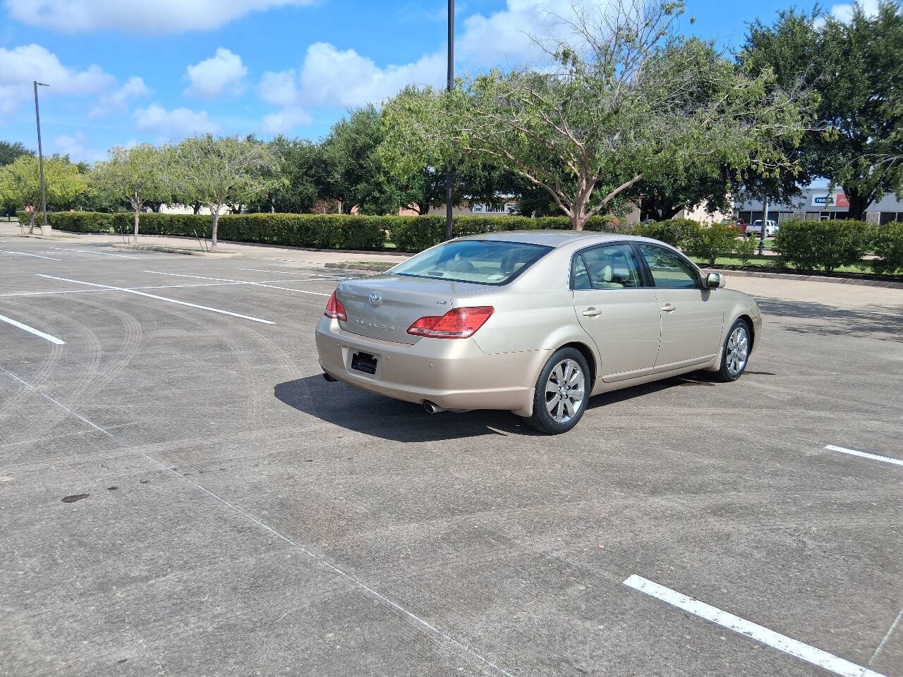 Used 2007 Toyota Avalon XLS FWD image 6
