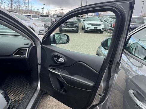 Used 2019 Jeep Cherokee Latitude Plus w/ Cold Weather Group image 23