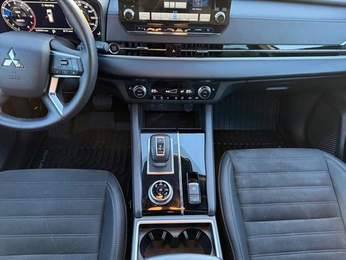 Used 2023 Mitsubishi Outlander SE Black Edition image 16