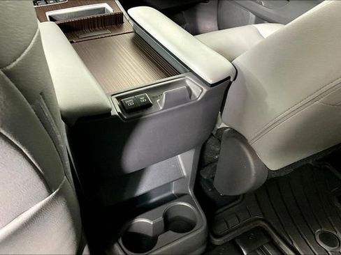 Used 2021 Toyota Sienna XLE image 34