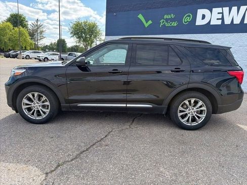 Used 2020 Ford Explorer XLT w/ Equipment Group 202A AWD/4WD image 2