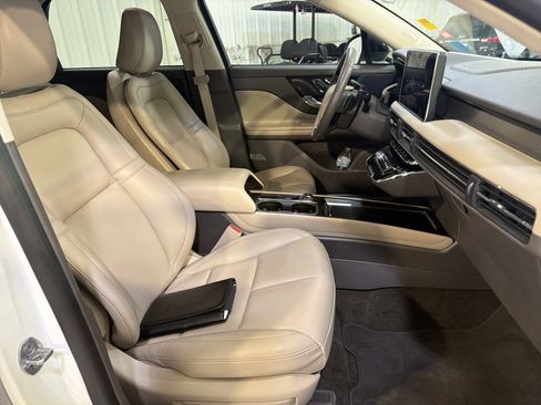 Used 2023 Lincoln Corsair FWD image 12