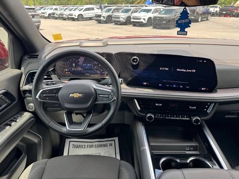 Used 2025 Chevrolet Suburban LS RWD image 13