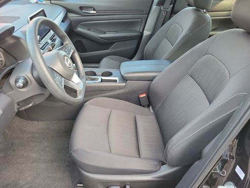 Used 2025 Nissan Altima 2.5 SV FWD image 9