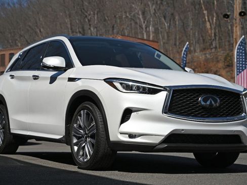 Used 2023 INFINITI QX50 Sensory image 9