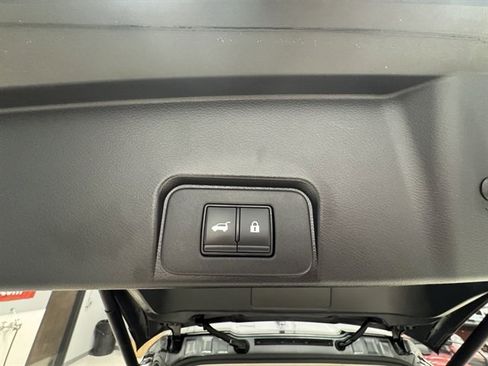 Used 2023 Nissan Rogue SL w/ SL Premium Package image 15