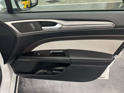 Used 2020 Ford Fusion SE w/ Equipment Group 151A image 12