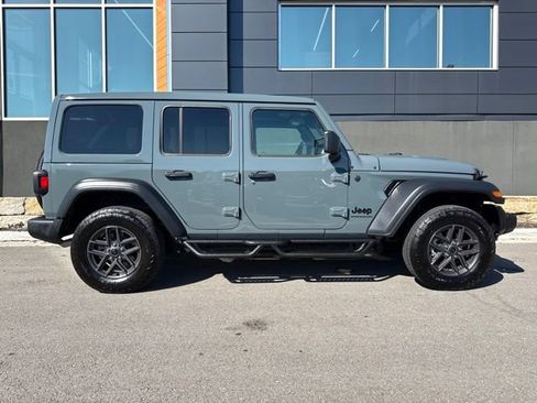 Used 2025 Jeep Wrangler Unlimited Sport AWD/4WD image 2