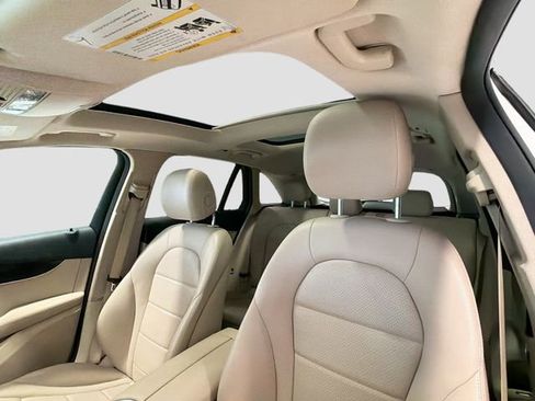 Used 2018 Mercedes-Benz GLC 300 4MATIC image 16