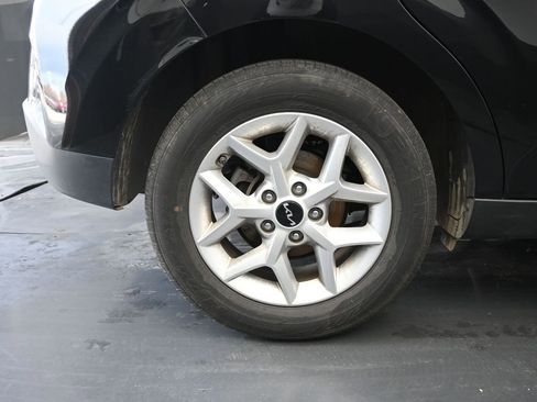 Used 2025 Kia Soul LX w/ LX Technology Package image 9