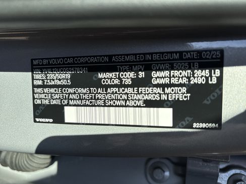 Used 2025 Volvo XC40 B5 Plus image 34