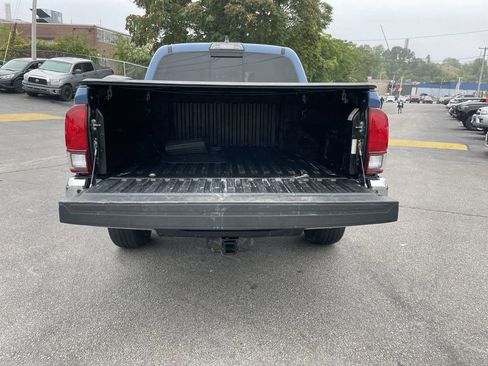 Used 2019 Toyota Tacoma SR5 AWD/4WD image 13