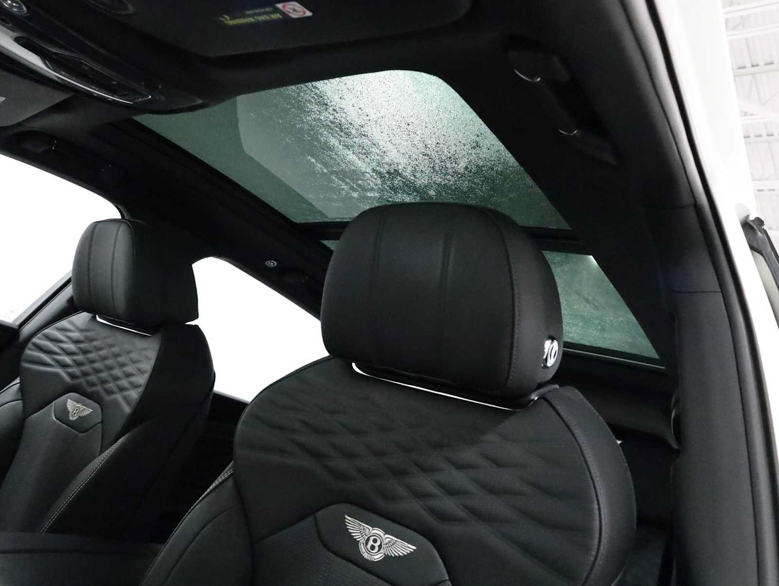 Used 2024 Bentley Bentayga AWD/4WD image 19