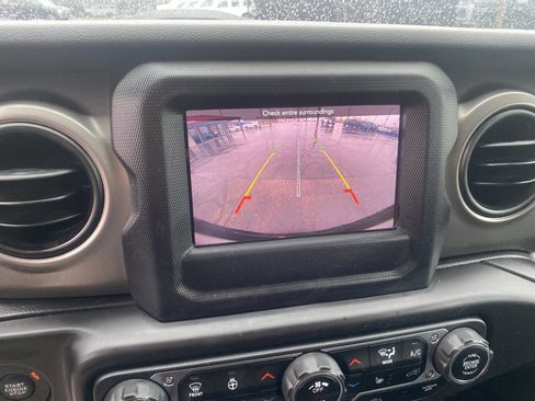 Used 2018 Jeep Wrangler Unlimited Sport S image 28