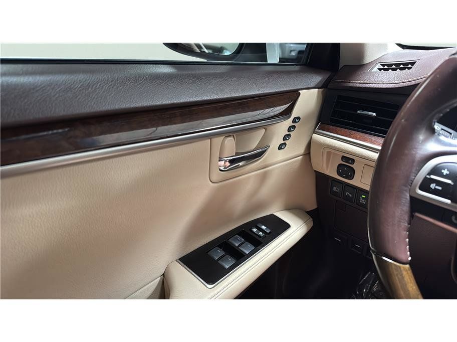Used 2016 Lexus ES 350 w/ Luxury Package w/Wood Trim FWD image 38