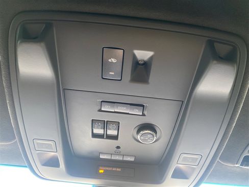 Used 2016 Cadillac Escalade ESV Platinum image 26