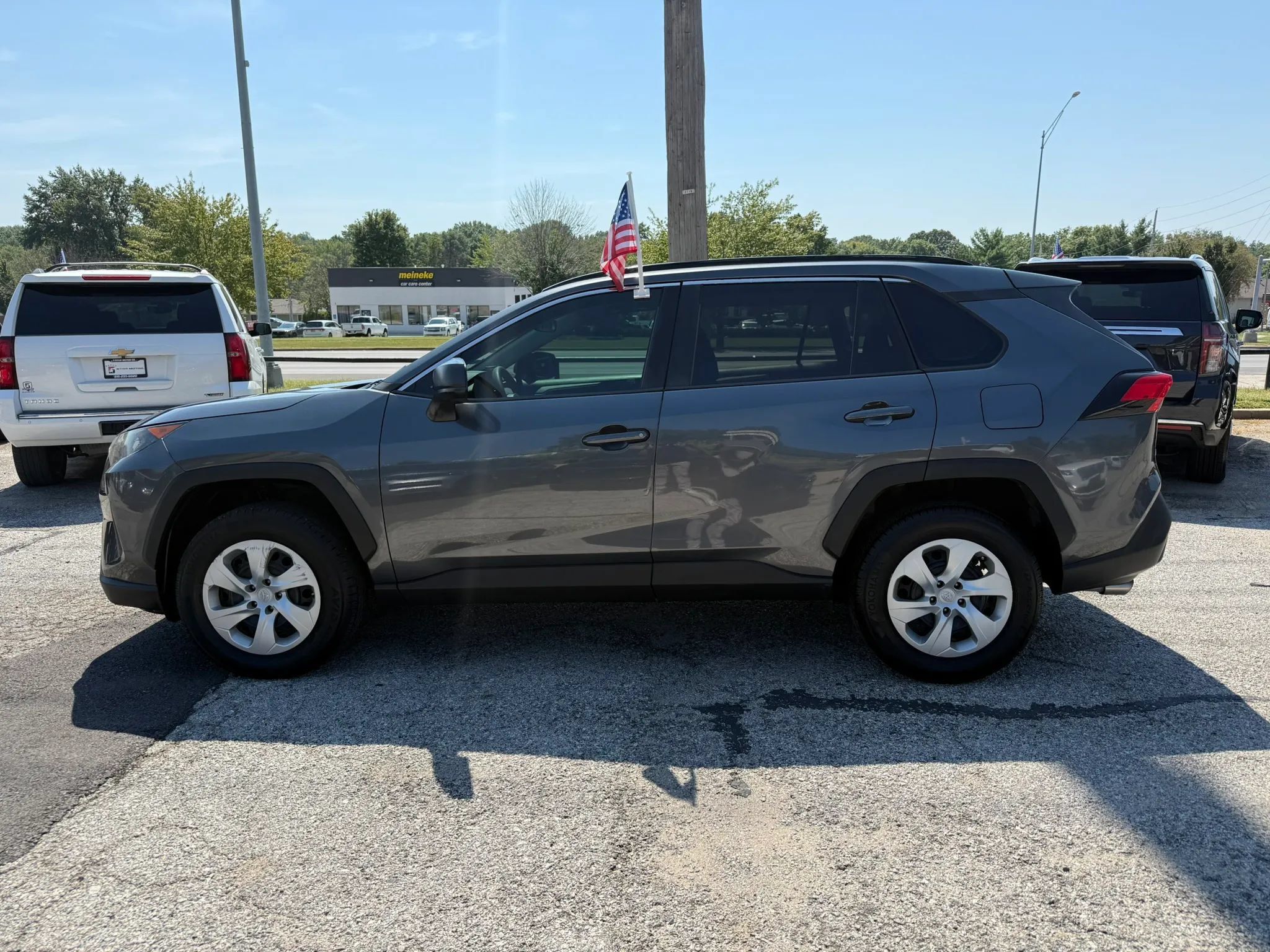 Used 2020 Toyota RAV4 LE FWD image 7