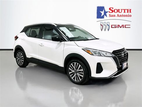Used 2024 Nissan Kicks SV image 1