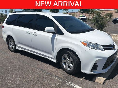 Used 2018 Toyota Sienna LE w/ Carpet Mat Package FWD image 1