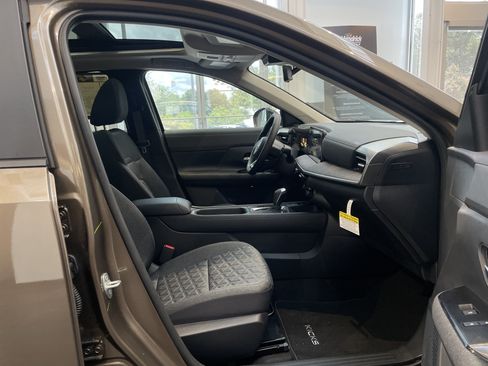 Used 2026 Nissan Kicks SV w/ SV Premium Package FWD image 33