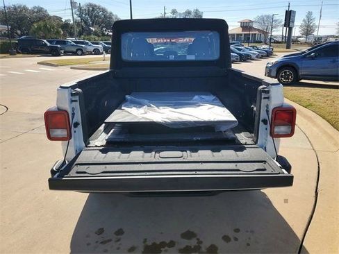 Used 2024 Jeep Gladiator Sport image 35