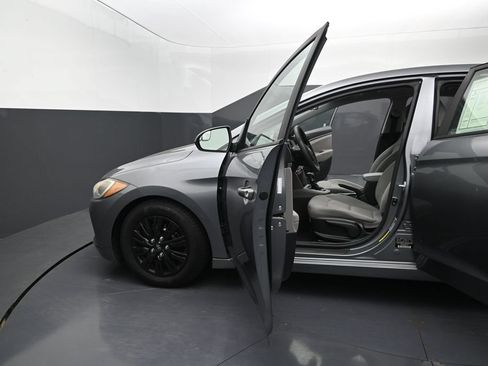 Used 2017 Hyundai Elantra SE FWD image 13