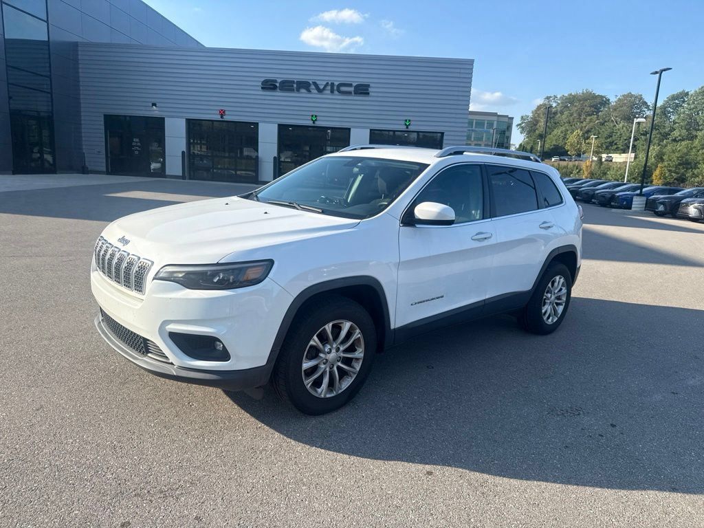 Used 2019 Jeep Cherokee Latitude w/ Cold Weather Group AWD/4WD image 6