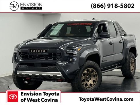 Used 2025 Toyota Tacoma Trailhunter image 1