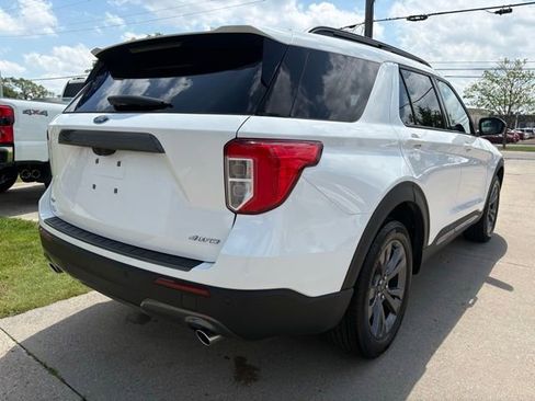 Used 2023 Ford Explorer XLT w/ Equipment Group 202A AWD/4WD image 15