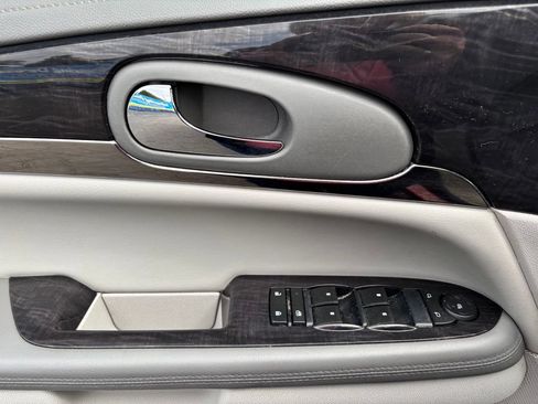 Used 2015 Buick Enclave Convenience FWD image 13