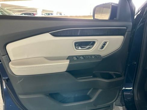 Certified 2025 Honda Pilot Elite image 12