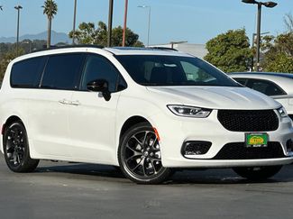 New 2026 Chrysler Pacifica Select w/ S Appearance Package FWD video 2
