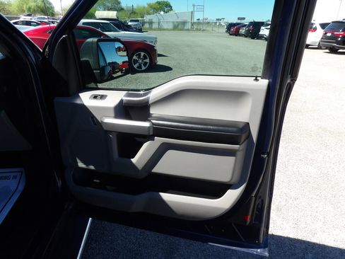 Used 2017 Ford F150 XLT RWD image 12
