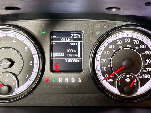 Used 2022 RAM 1500 Classic SLT AWD/4WD image 35