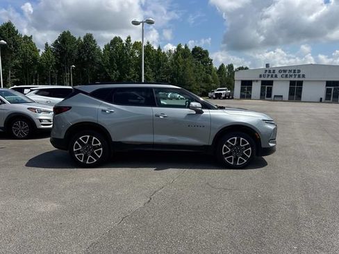Used 2025 Chevrolet Blazer RS FWD image 3