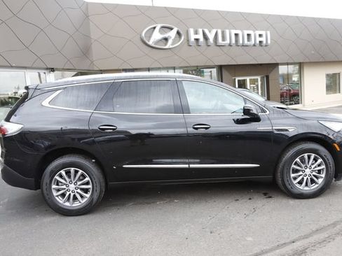 Used 2022 Buick Enclave Essence FWD image 2