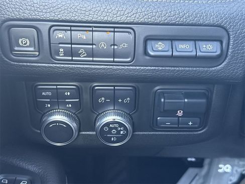 Certified 2021 GMC Yukon Denali w/ Denali Premium Package image 17