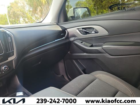 Used 2021 Chevrolet Traverse LT FWD image 18