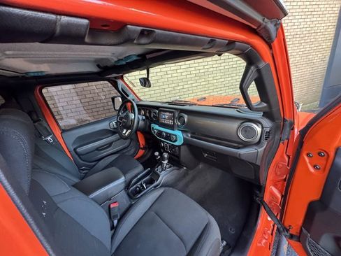 Used 2019 Jeep Wrangler Unlimited Sahara image 11