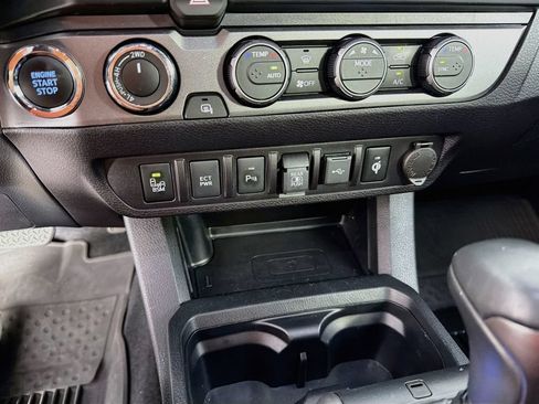 Used 2022 Toyota Tacoma TRD Sport w/ Technology Package AWD/4WD image 20
